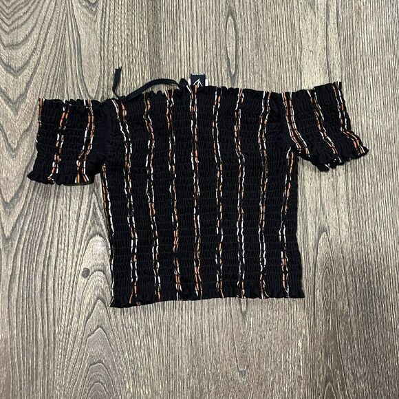 Windsor Crop Top Small Black Striped Lace Up Front Off The Shoulder Smocked - Picture 2 of 4